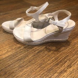 Stuart Weitzman Swinger Stitch Wedges Size 4